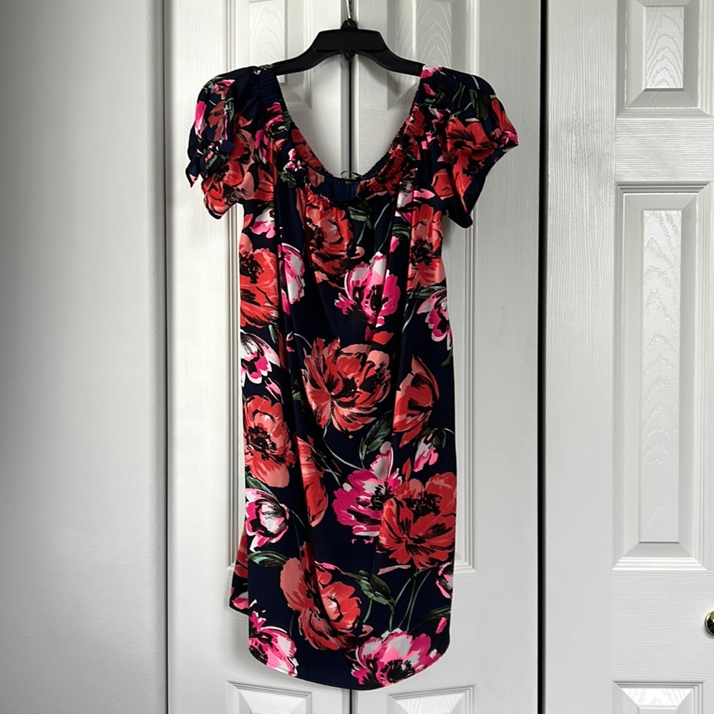 Super cute sundress! Navy blue with floral print.